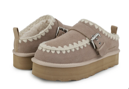 Close 2 Slippers