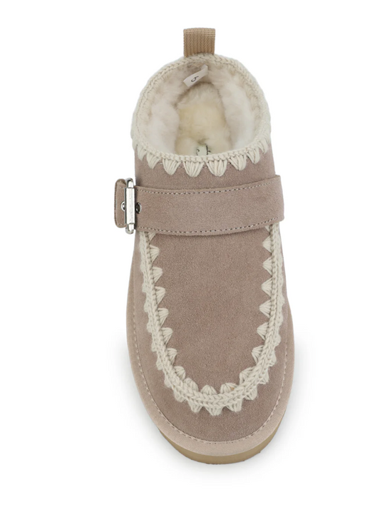 Close 2 Slippers